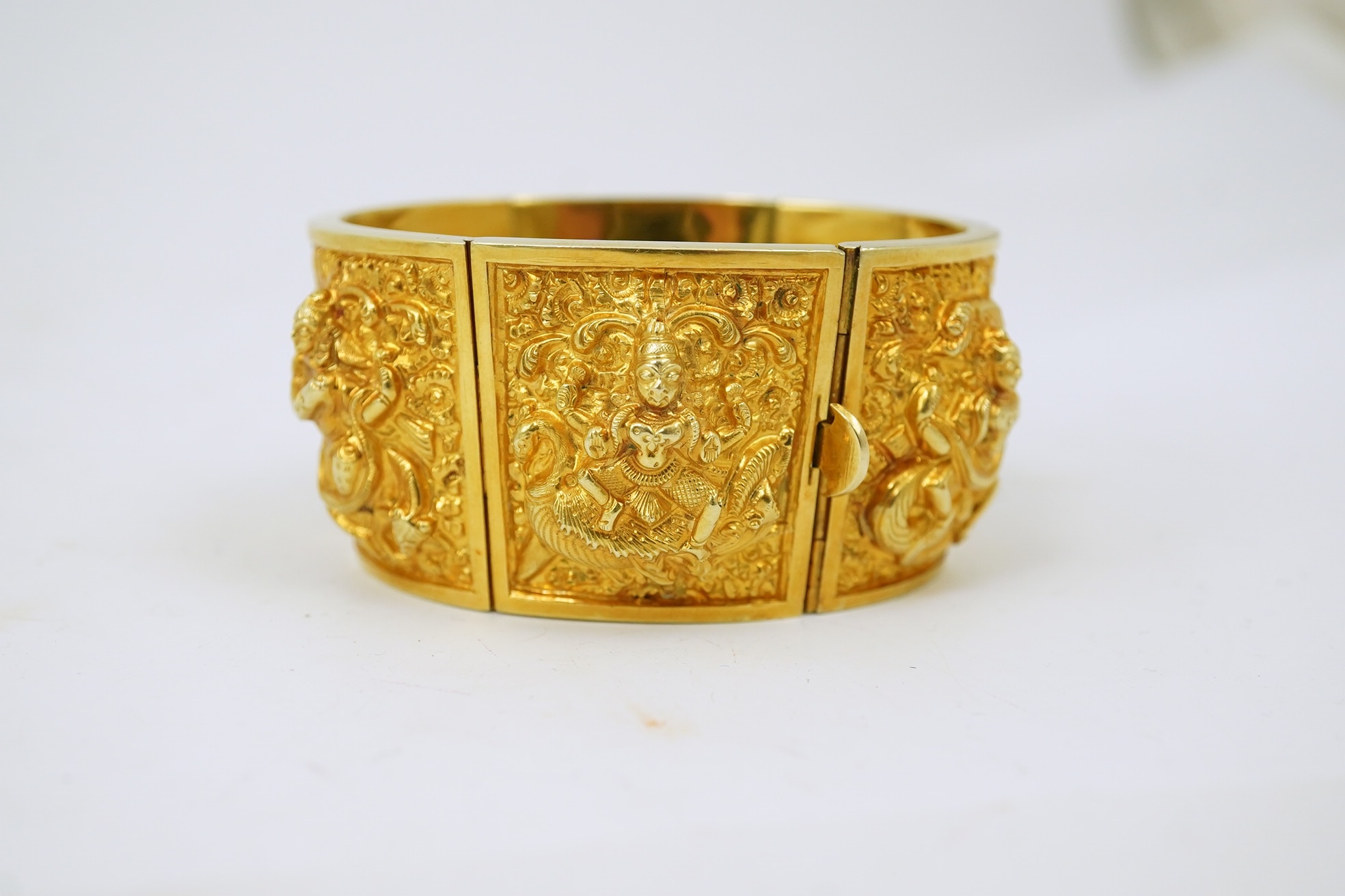 An early 20th century Indian gold hinged panelled cuff bracelet